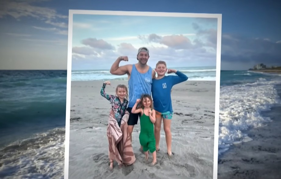 Raiens Dženingss ar saviem bērniem.