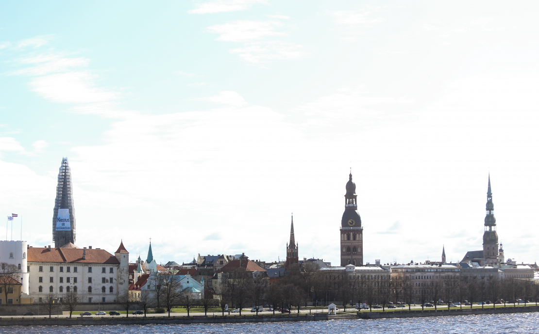 Vecrīgas panorāma un baznīcu torņi.