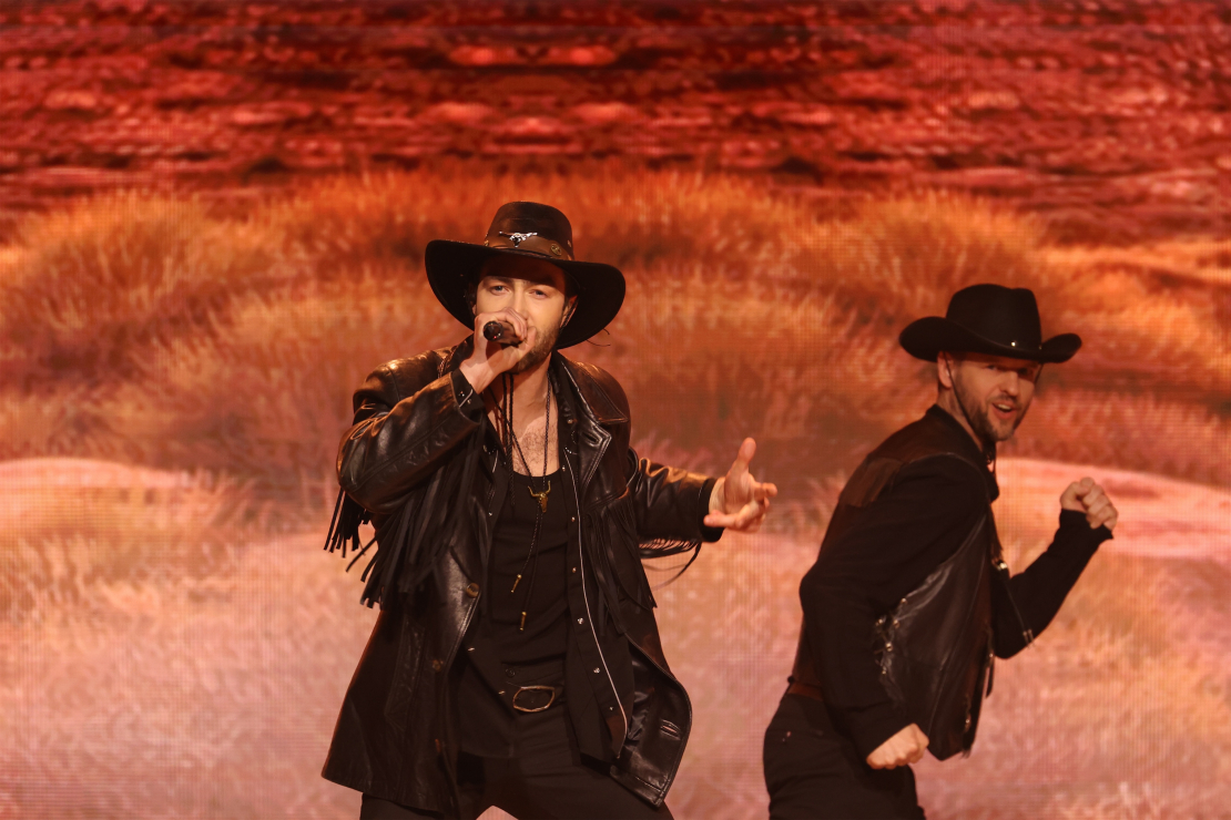 Muzikālā šova šova "Koru kari" sestā tiešraide.