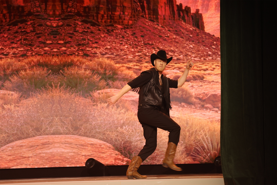 Muzikālā šova šova "Koru kari" sestā tiešraide.