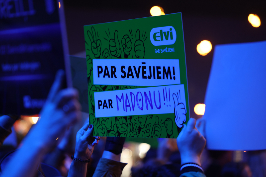 Muzikālā šova šova "Koru kari" sestā tiešraide.