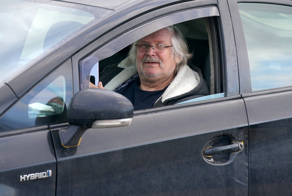 Zaķusalā notiek protesta akcija, kuru rīko Latvijā licencētie taksometru vadītāji pret "Bolt" īstenoto politiku, jo valdība nav izpildījusi nozares izvirzīto ultimātu un nav veikusi reālus soļus platformas monopola ierobežošanai.