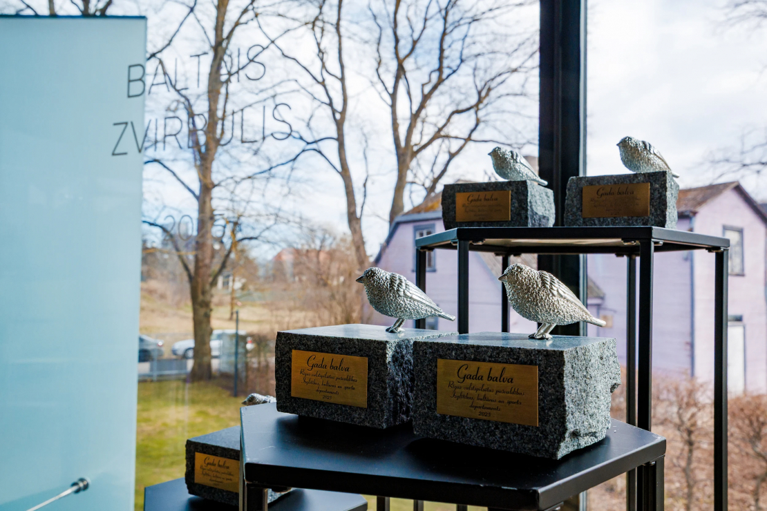 22. reizi tiek pasniegta Rīgas pašvaldības Izglītības, kultūras un sporta departamenta gada balva "Baltais zvirbulis".