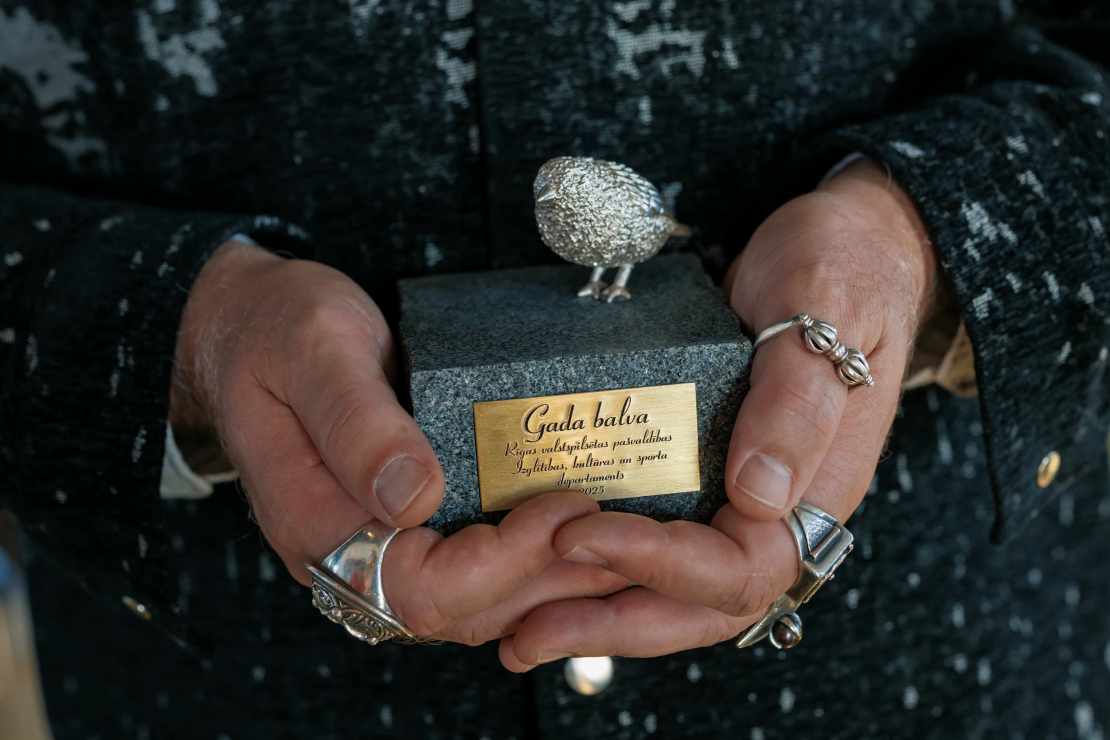 22. reizi tiek pasniegta Rīgas pašvaldības Izglītības, kultūras un sporta departamenta gada balva "Baltais zvirbulis".