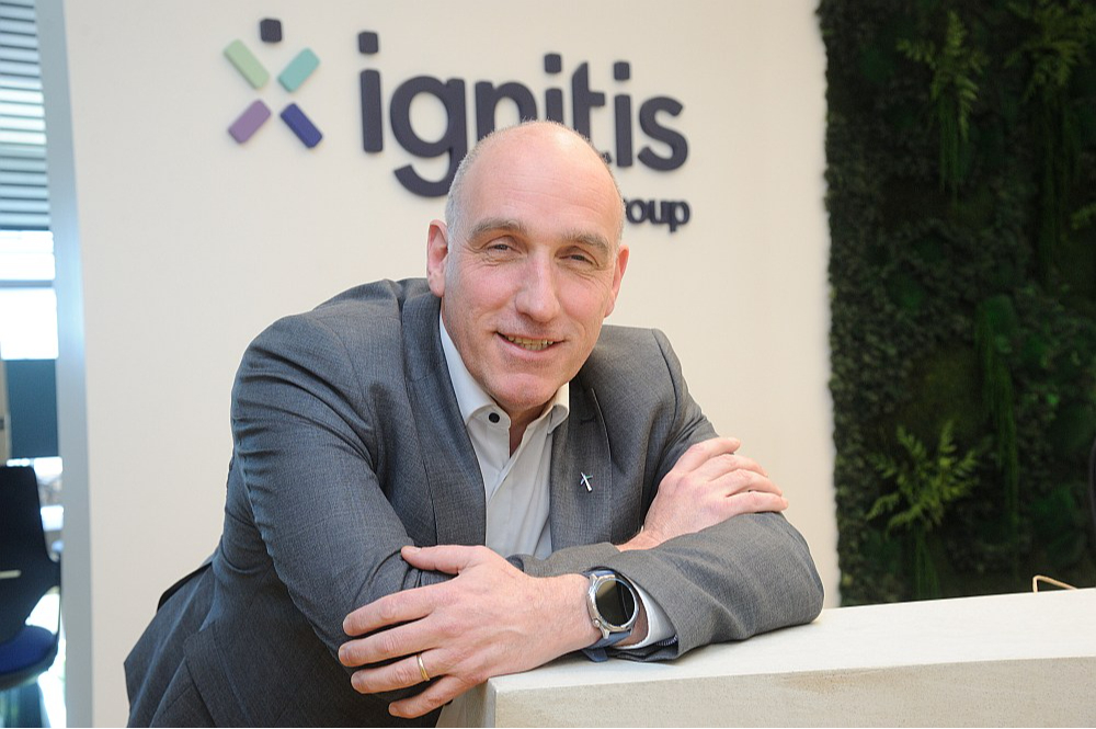 "Ignitis Renewables" ģenerāldirektors Frenks Ūmens: "Īpaši jau pēdējā mēneša laikā atjaunojamo resursu enerģētikas sniegtajām priekšrocībām vajadzētu būt ļoti skaidrām. Ja kādam pieder vienlaikus auto ar iekšdedzes dzinēju un elektriskais auto, tad diez vai viņš pēdējā mēneša laikā ir labprāt darbinājis pirmo, savukārt otrs viņam ir bijis ļoti izdevīgs."