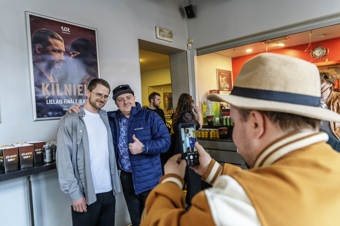 Daudzsēriju filmas "Ķīlnieki" noslēdzošās sērijas pirmizrāde.