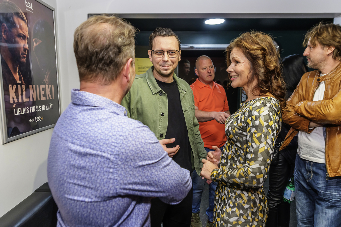 Daudzsēriju filmas "Ķīlnieki" noslēdzošās sērijas pirmizrāde.