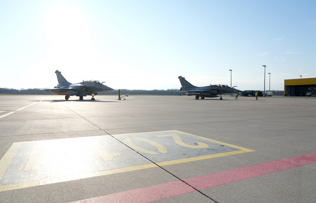 Francijas iznīcinātāji "Rafale" ierodas militārajā bāzē "Lielvārde".