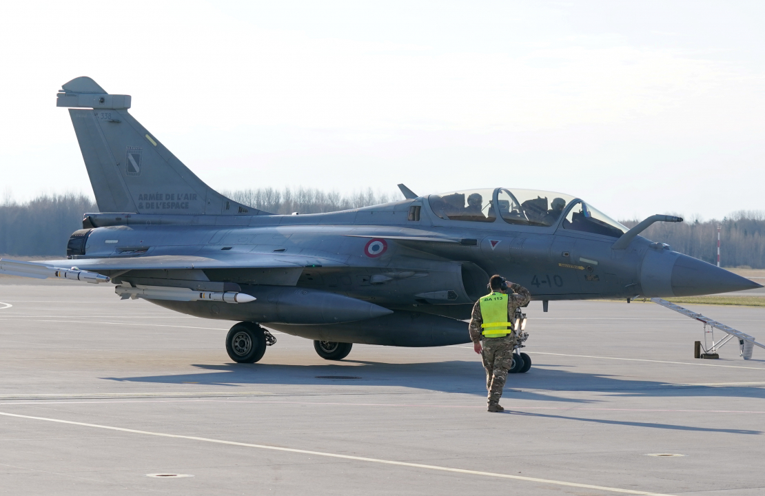 Francijas iznīcinātāji "Rafale" ierodas militārajā bāzē "Lielvārde".