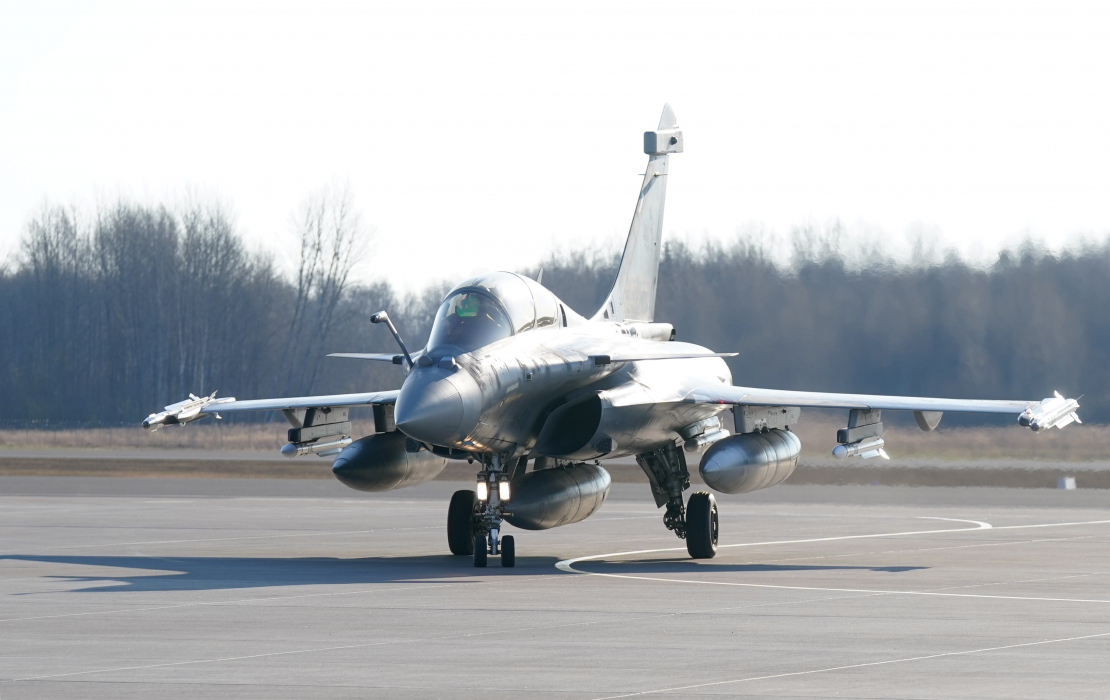 Francijas iznīcinātāji "Rafale" ierodas militārajā bāzē "Lielvārde".