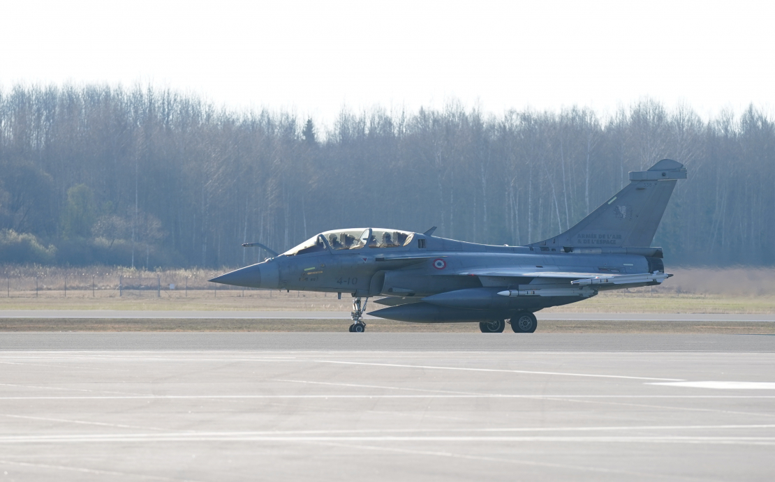 Francijas iznīcinātāji "Rafale" ierodas militārajā bāzē "Lielvārde".
