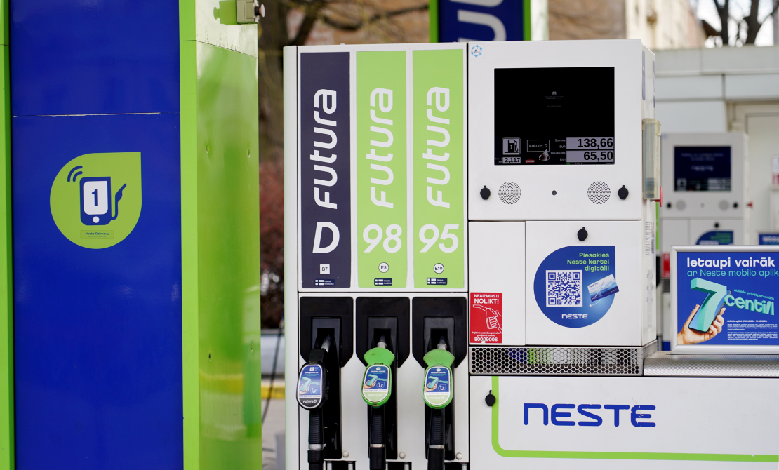 Degvielas uzpildes stacija "Neste".