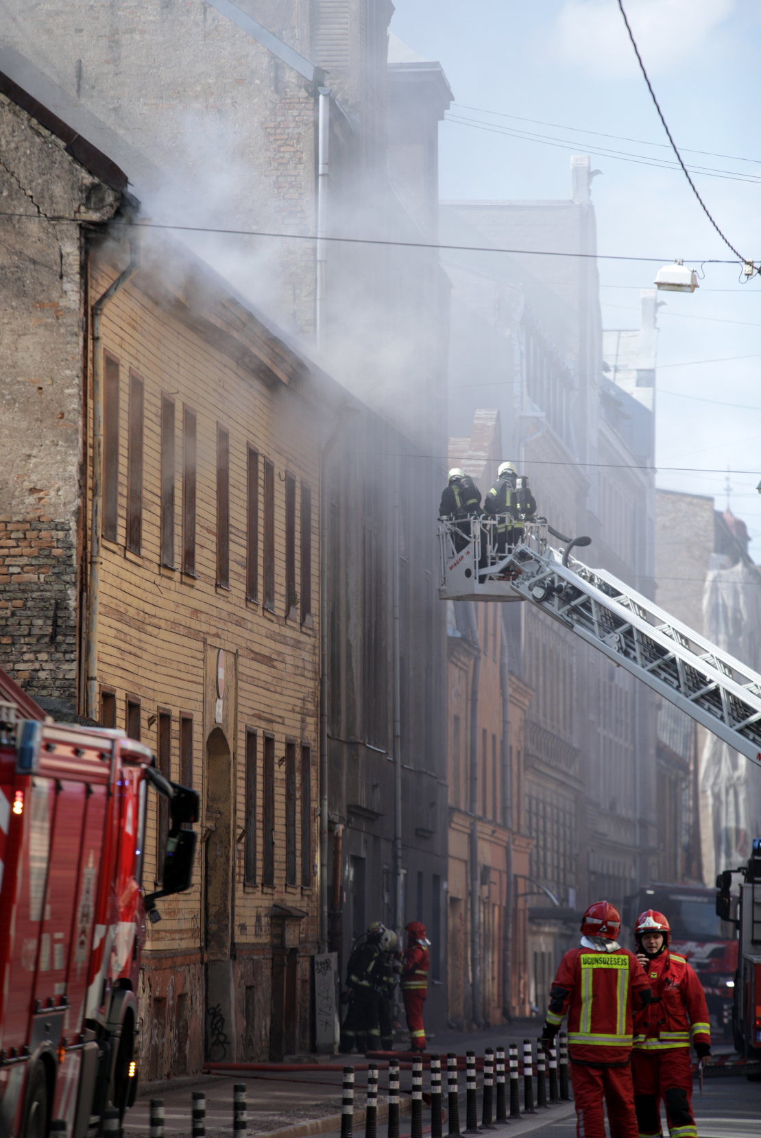 Ugunsgrēks dzīvojamā mājā Bruņinieku ielā 70, Rīgā.