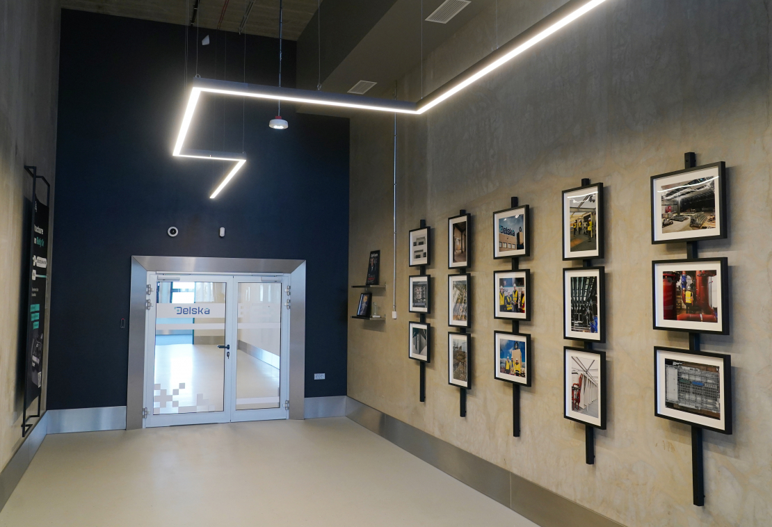 Jaunatklātās "Delska" 10 MW datu centra telpas Čuibes ielā.
