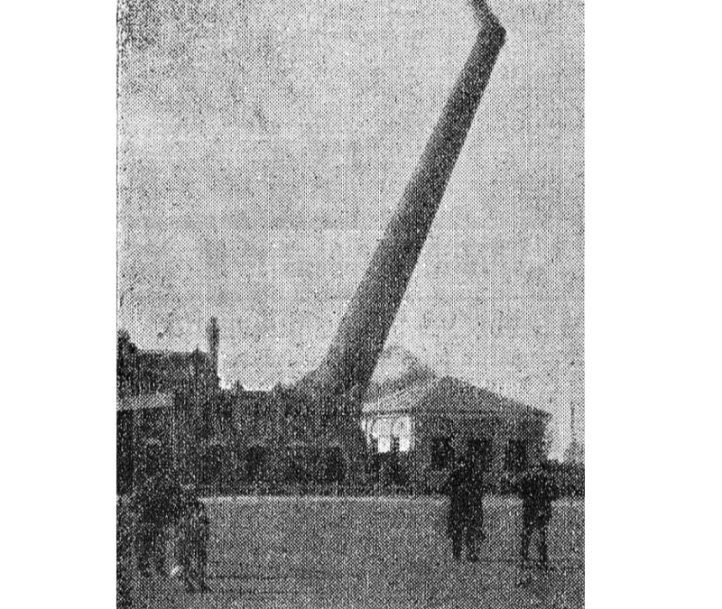 Vecās spēkstacijas skurstenis bija 60 metru augsts.