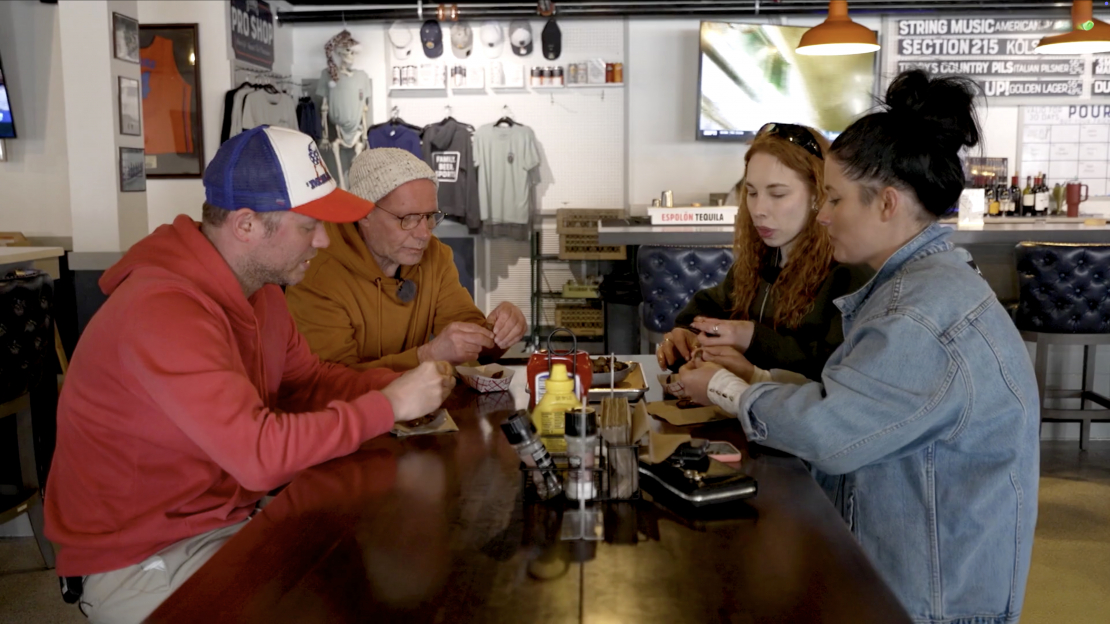 "Četri uz koferiem". 