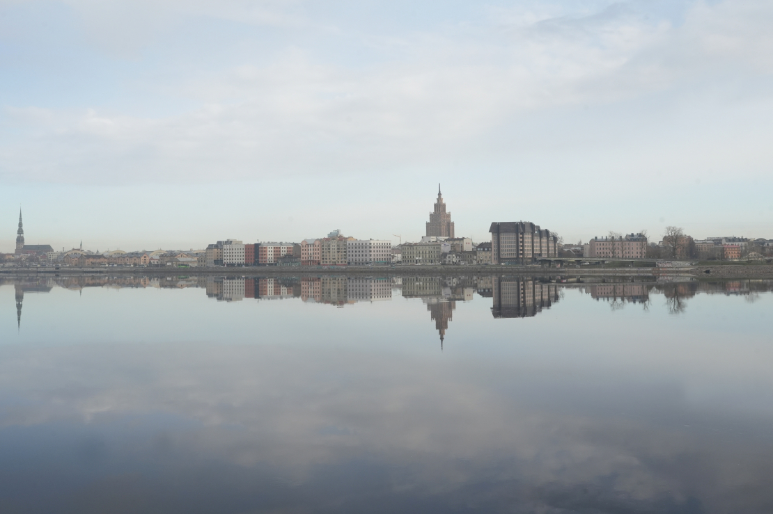 Skats uz Zinātņu akadēmiju un Rīgas panorāmu.