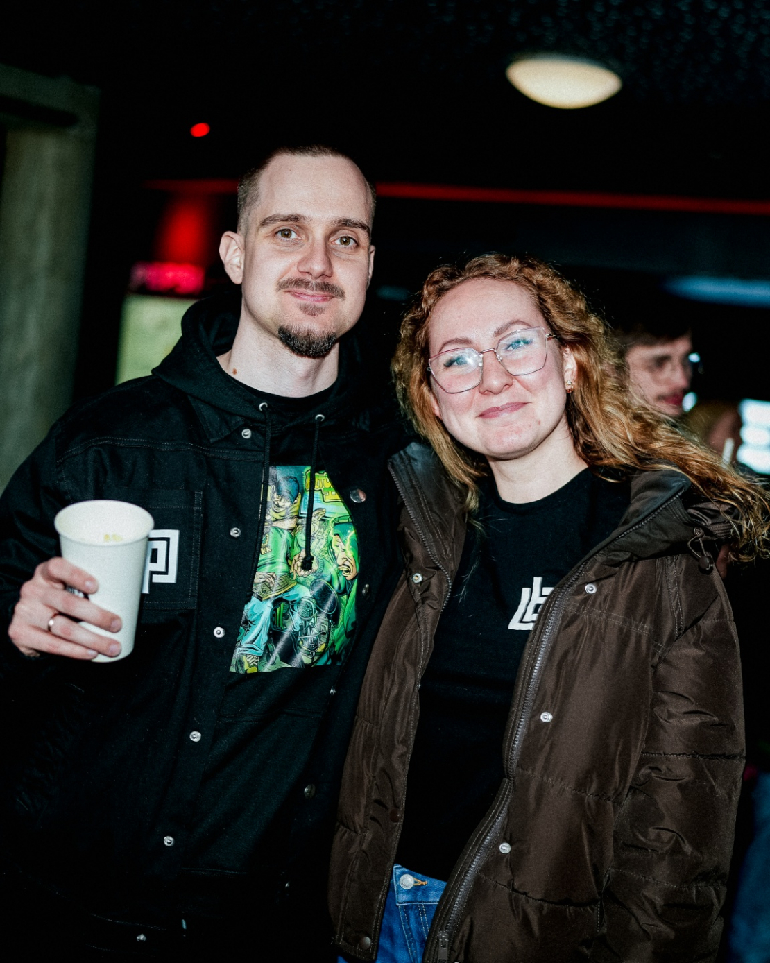 Brīvrunu projekta dalībnieks reperis Zirnis filmas "Jo dzīve ir batls" pirmizrādē.