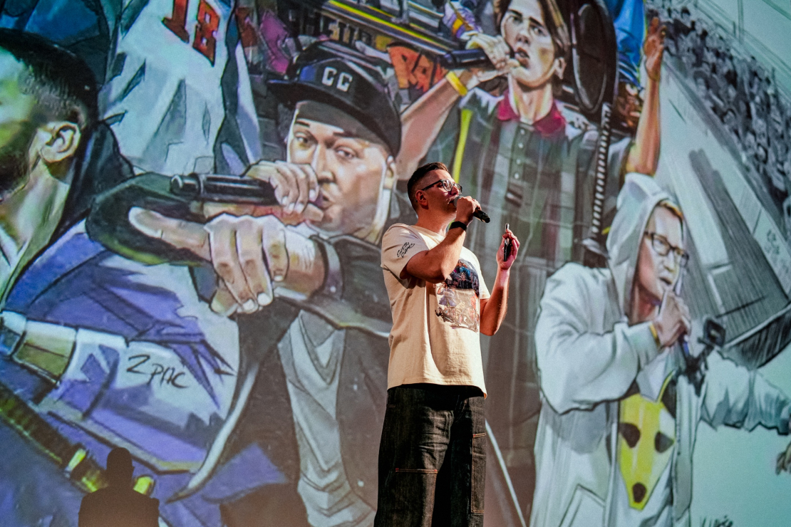 "Jo dzīve ir batls" režisors Edgars Sniegs filmas pirmizrādē.