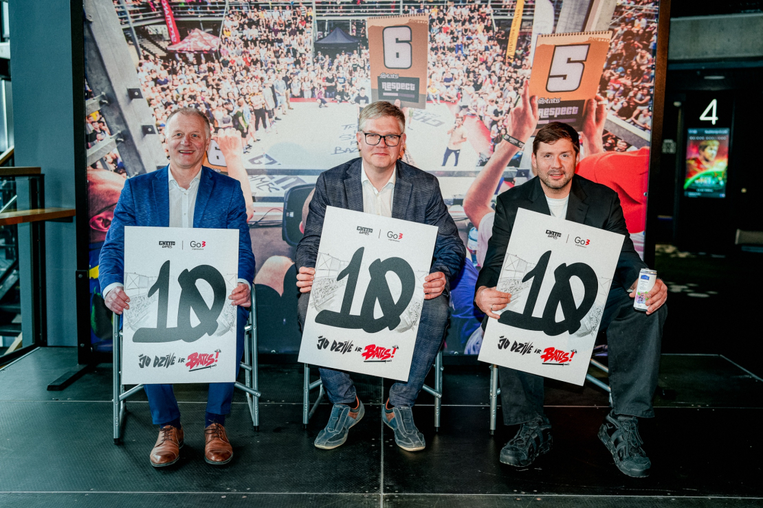 Olafs Pulks, Vilnis Ķirsis un Raimonds Elbakjans filmas "Jo dzīve ir batls" pirmizrādē.