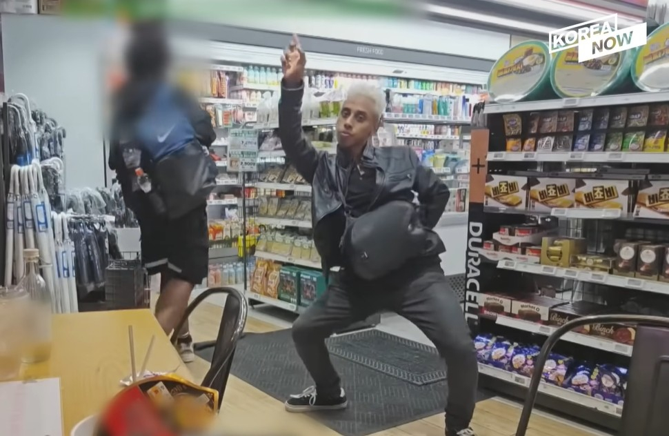 Remzijs Halids Ismaels, kurš internetā pazīstams kā "Johnny Somali".