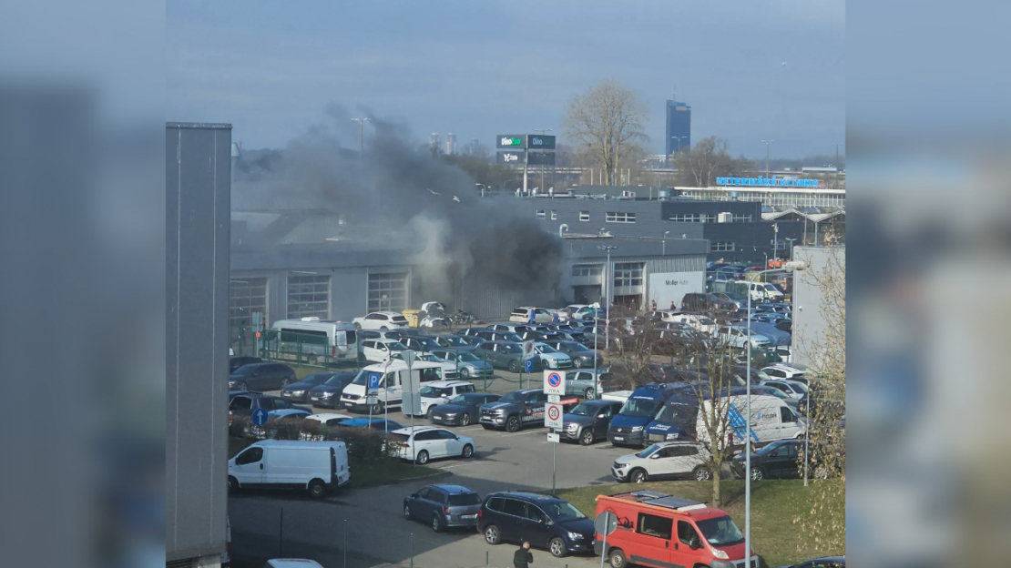 Ugunsgrēks Krasta ielā Rīgā.