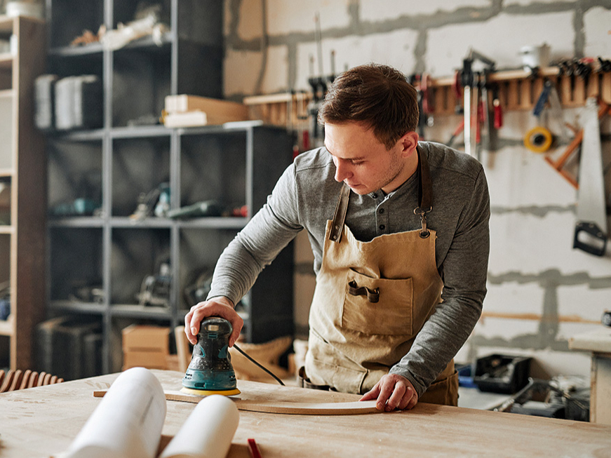 Katra praktiska saimnieka darbnīcā vai garāžā vajadzīgs darbgalds, kur idejas pārvērst realitātē. 