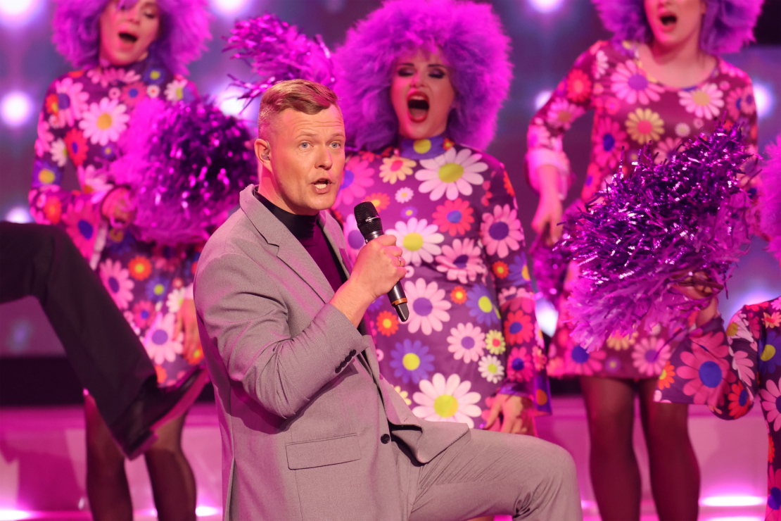 Muzikālā šova šova "Koru kari" septītā tiešraide.