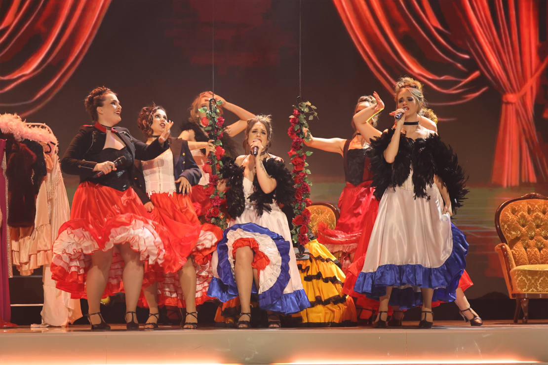 Muzikālā šova šova "Koru kari" septītā tiešraide.