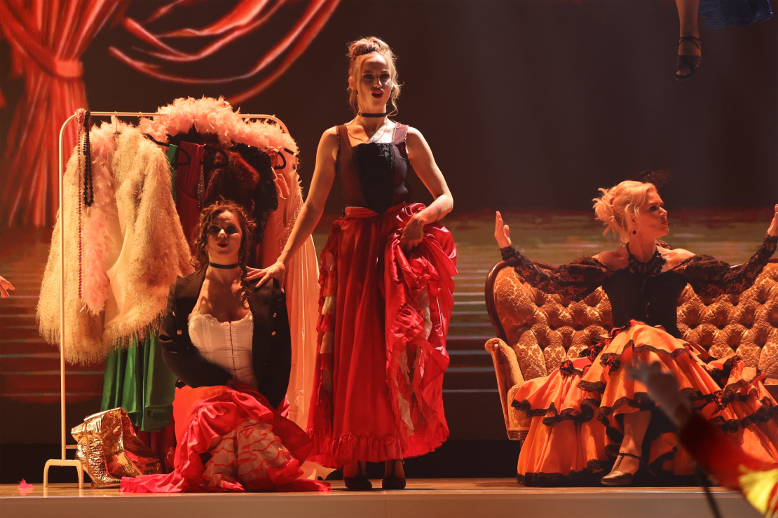 Muzikālā šova šova "Koru kari" septītā tiešraide.