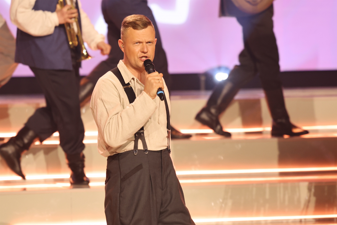 Muzikālā šova šova "Koru kari" septītā tiešraide.