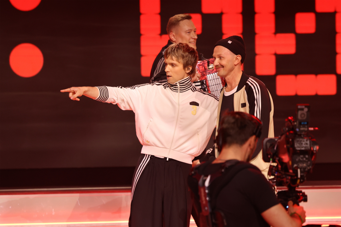 Muzikālā šova šova "Koru kari" septītā tiešraide.