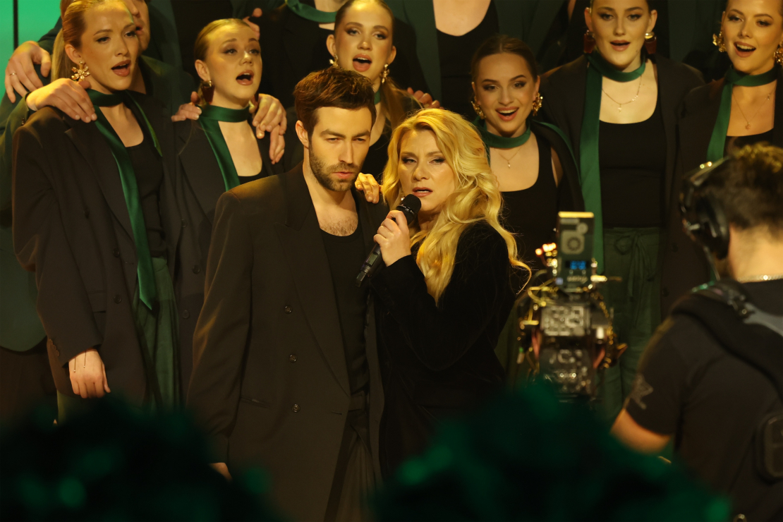 Muzikālā šova šova "Koru kari" septītā tiešraide.