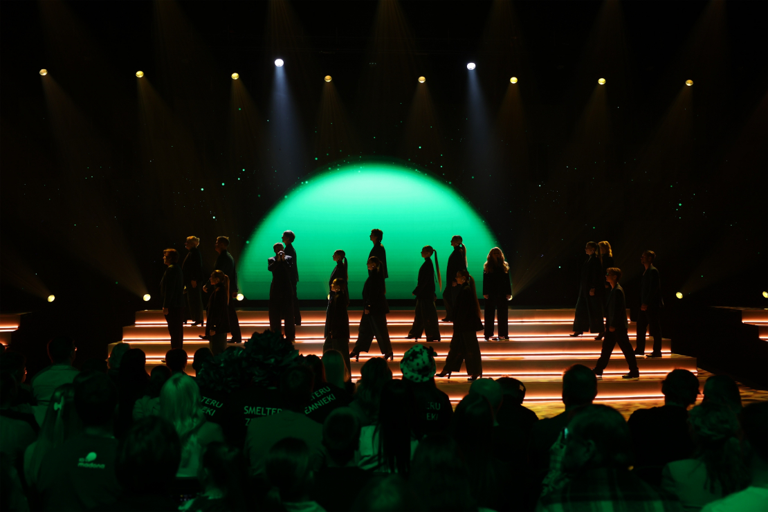 Muzikālā šova šova "Koru kari" septītā tiešraide.