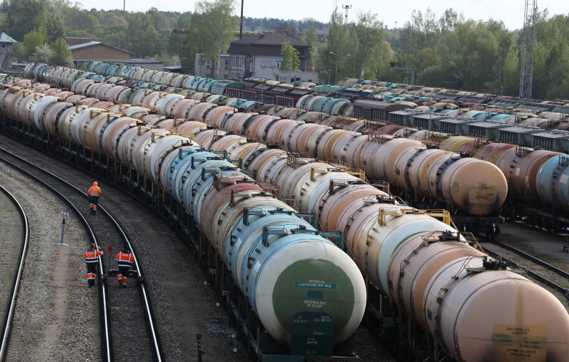 Kravas vilcieni dzelzceļa stacijā Jelgavā.