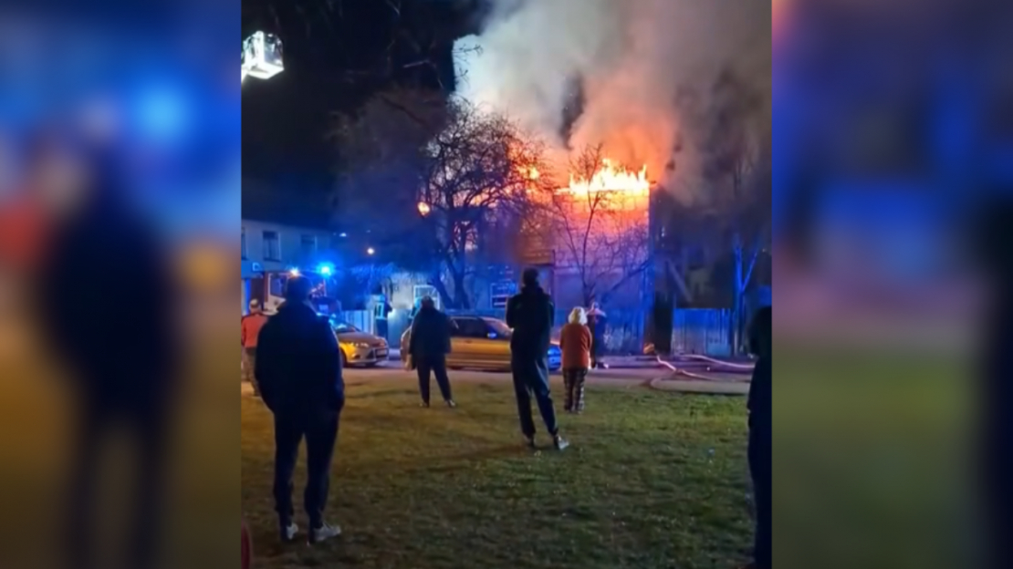 Ugunsgrēks divstāvu mājā Purvciemā, Rīgā.