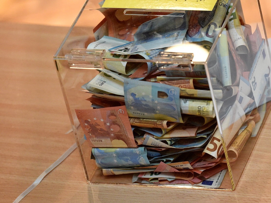 Ziedojumu kastīte. Ilustratīvs attēls.