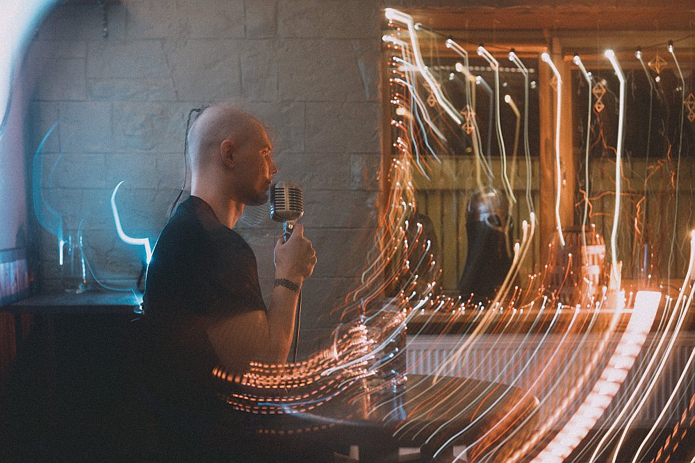 Silvestrs Solovjevs: "Man smagā mūzika ir enerģijas lādiņš. Kad dzirdu šo mūziku, pilnībā to izlaižu caur savu ķermeni. Jā, es gluži kā caur kādu transformatoru izlaižu to enerģiju, kas man liek celties un darīt."