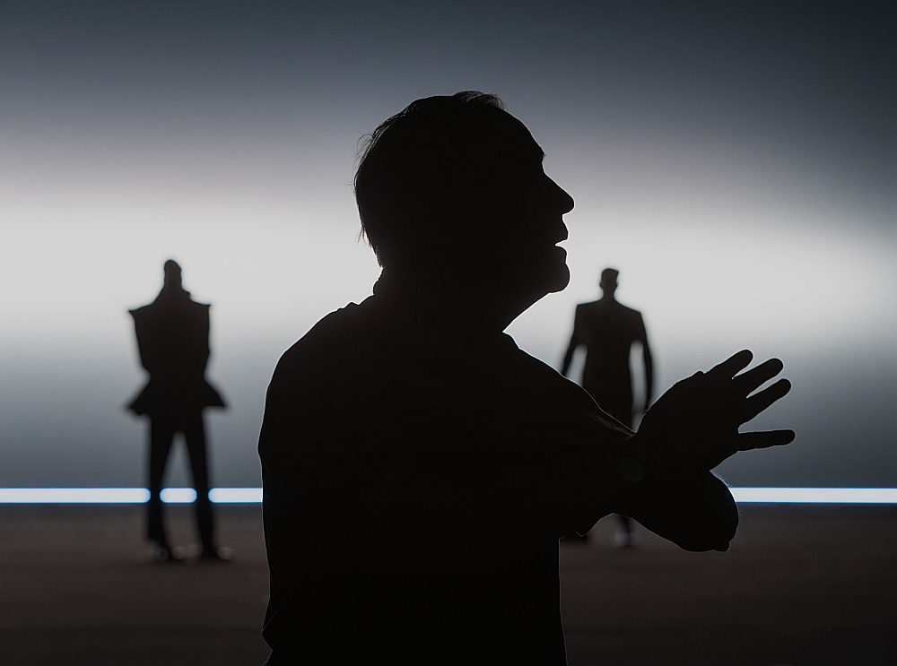 Viss šajā Universā ir caurausts un piesātināts ar mūžību, un dzejnieks tajā ir nemirstīgs.