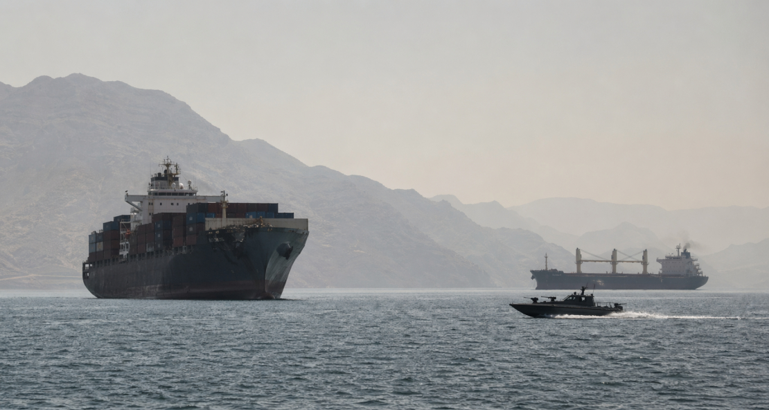 Irānas kuteris Hormuzā apšaudījis konteinerkuģi. Ilustratīvs attēls.