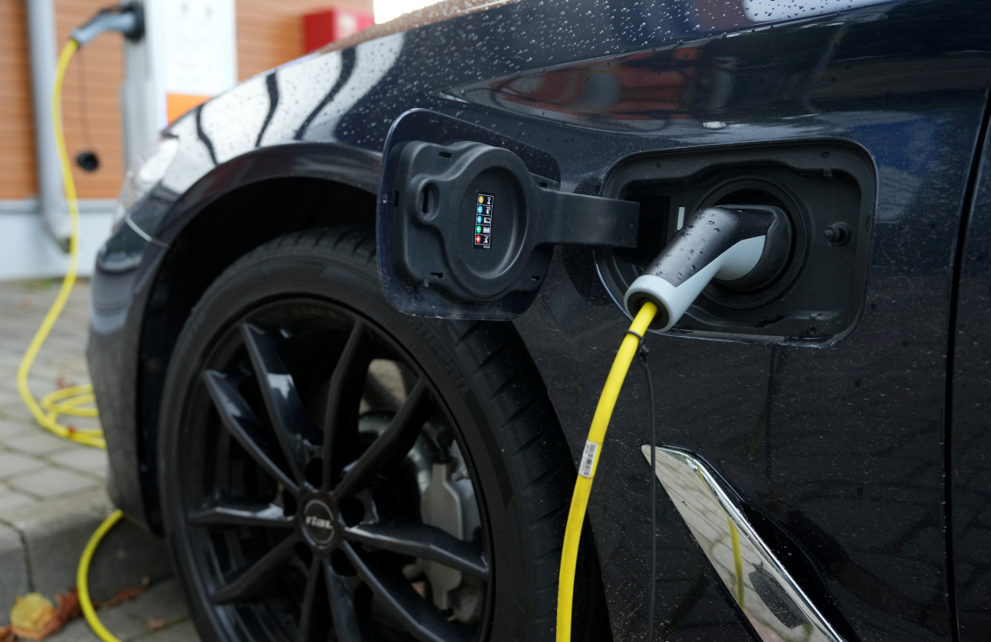 Elektroauto uzlādes stacija.