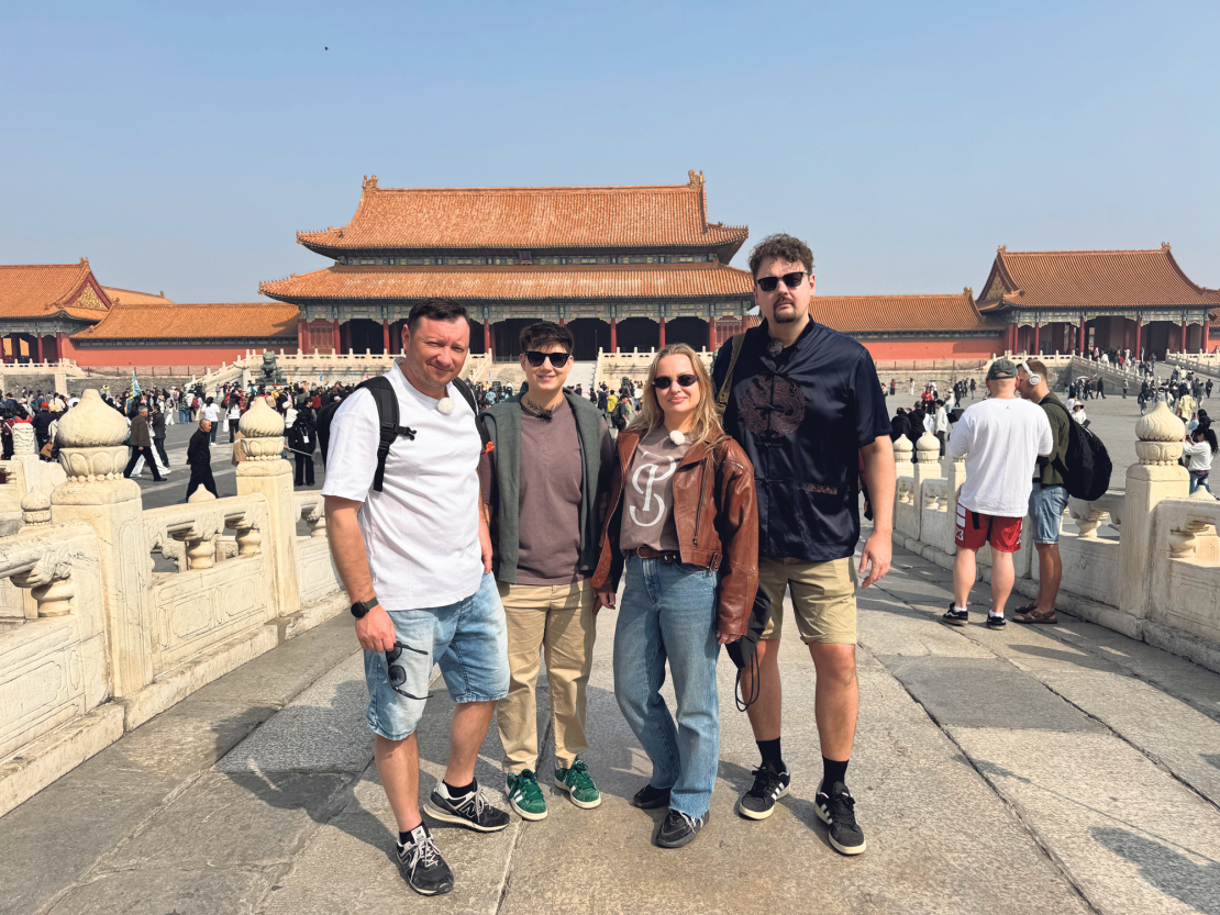 Ceļojuma šova "Četri uz koferiem" dalībnieki iepazīst noslēpumaino Ķīnu.