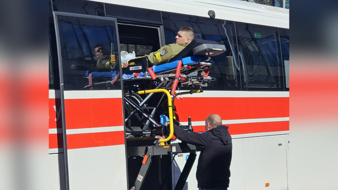 Ievainots Ukrainas karavīrs.