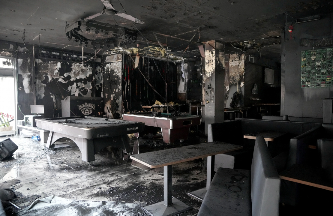 Ugunsgrēka sekas "The Sinners" bārā.
