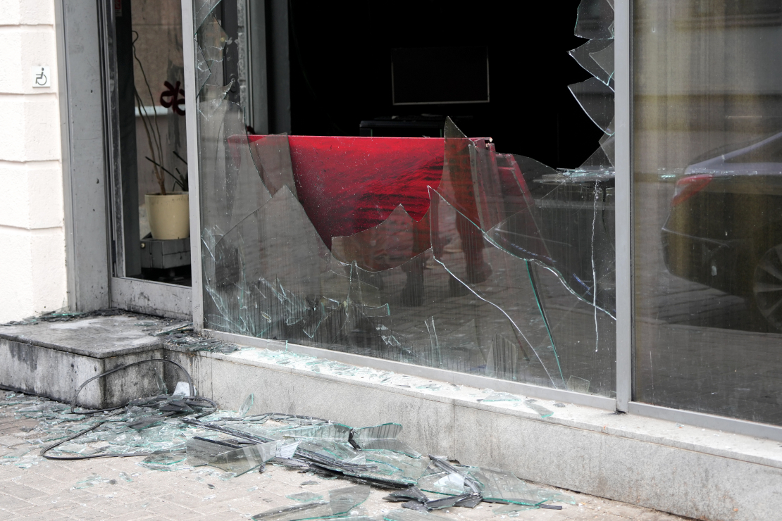 Ugunsgrēka sekas "The Sinners" bārā.