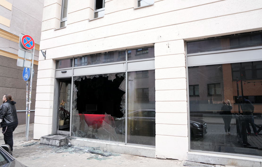 Ugunsgrēka sekas "The Sinners" bārā.