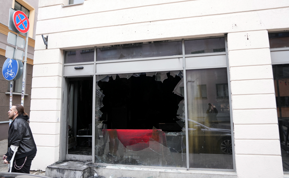 Ugunsgrēka sekas "The Sinners" bārā.