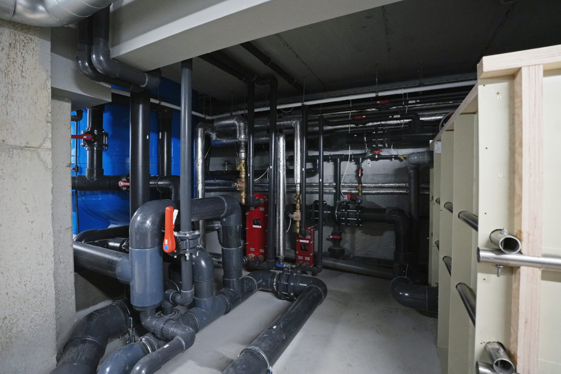 Rīgas Natālijas Draudziņas vidusskolā atjaunotais sporta komplekss.