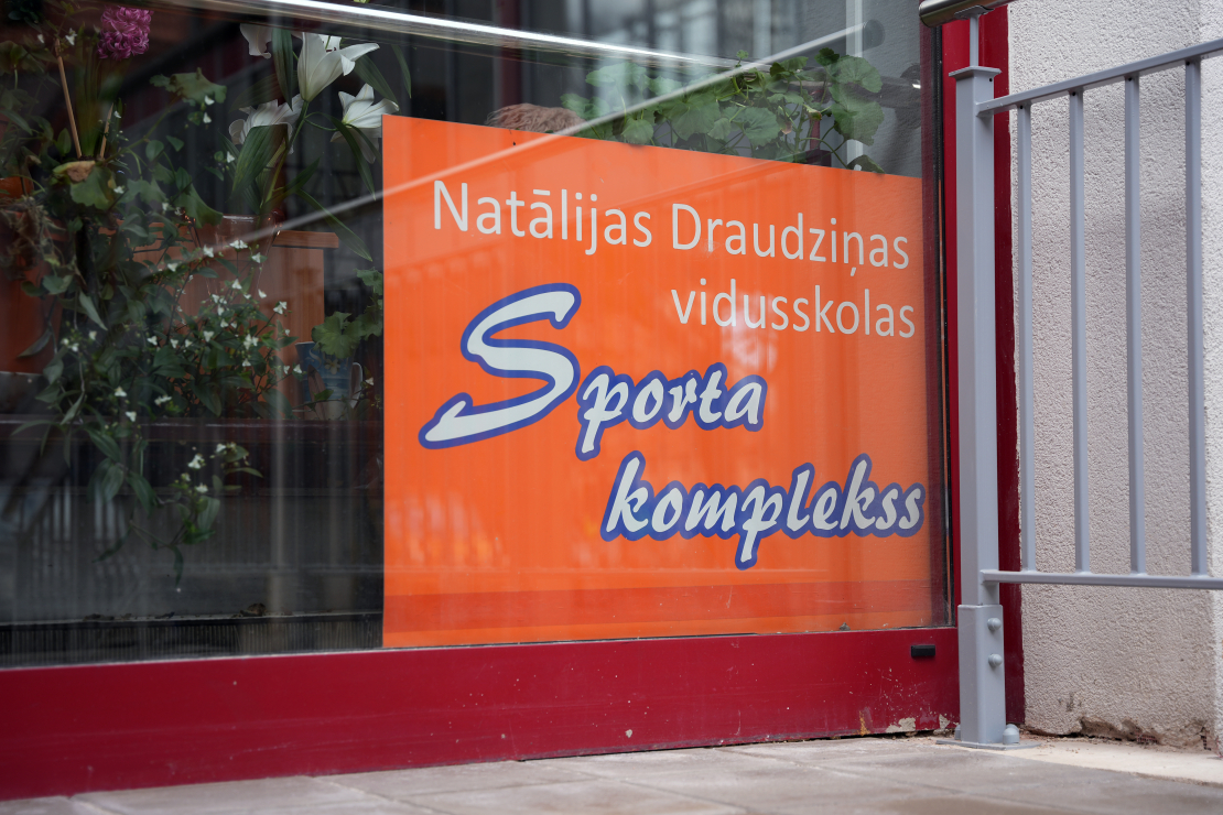Rīgas Natālijas Draudziņas vidusskolā atjaunotais sporta komplekss.