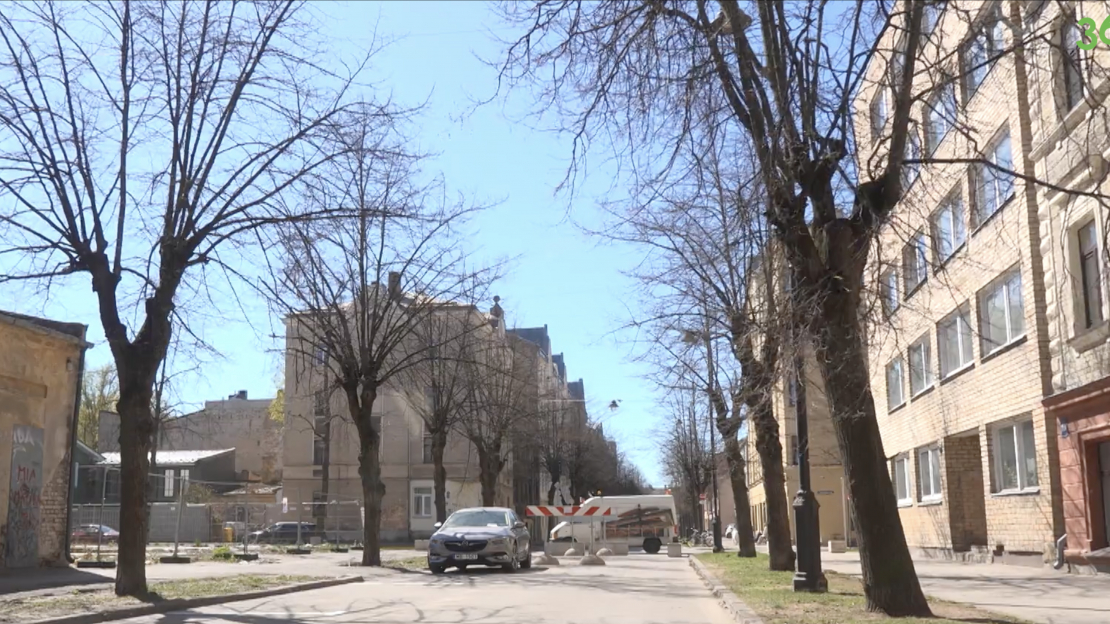 Vārnu ielā, pie krustojuma ar Laboratorijas ielu, autotransportam liegta caurbraukšana abos virzienos,